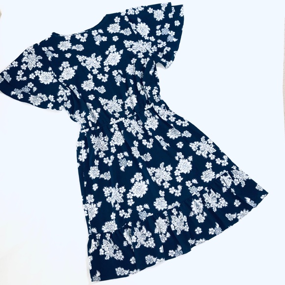 ❌SOLD❌Michael Kors TOSSED FIT & FLARE DRESS - Picture 7 of 11